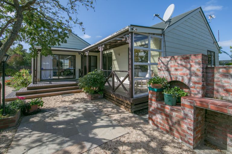 Photo of property in 2/105 Aorangi Road, Bryndwr, Christchurch, 8053