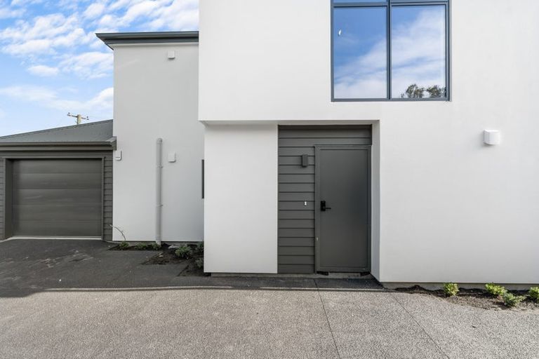 Photo of property in 6a Auburn Avenue, Upper Riccarton, Christchurch, 8041