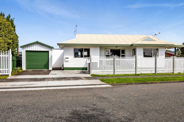 Photo of property in 57 Murray Avenue, Hawera, 4610
