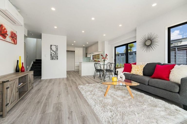 Photo of property in 13a Renata Crescent, Te Atatu Peninsula, Auckland, 0610