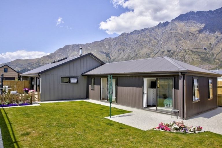 Photo of property in 39 Shepherd Road, Jacks Point, Queenstown, 9371