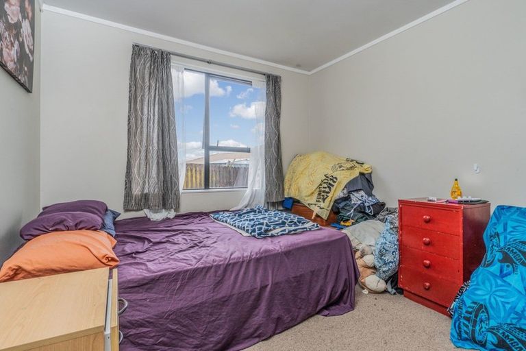 Photo of property in 2/5 Eulogy Place, Randwick Park, Auckland, 2105