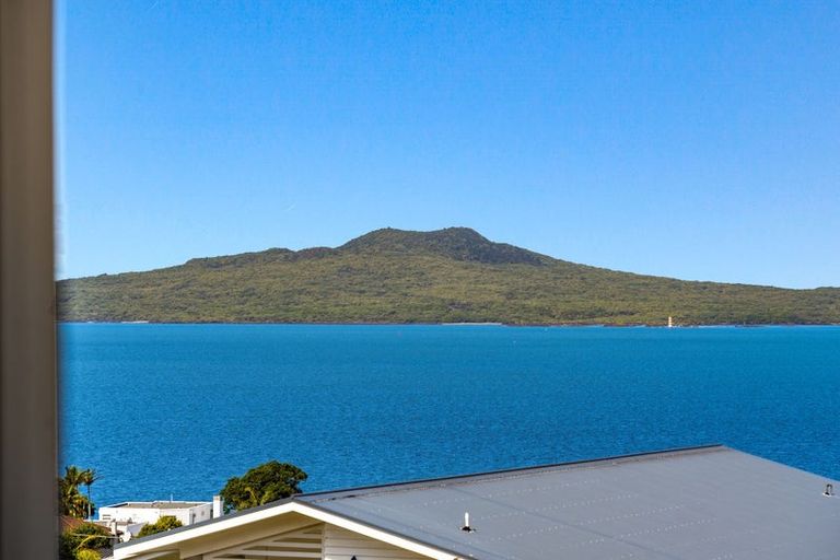 Photo of property in 11 Katui Street, Castor Bay, Auckland, 0620