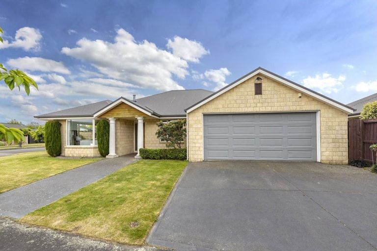 Photo of property in 5 Harrys Way, Redwood, Christchurch, 8051