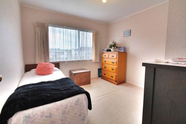 Photo of property in 2/65 East Street, Papakura, 2110