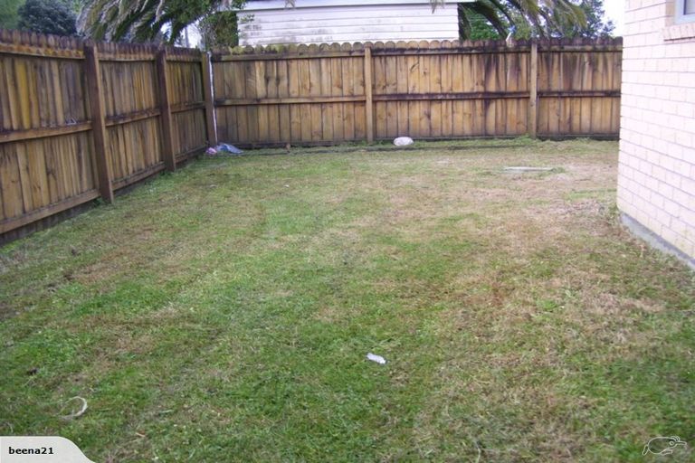 Photo of property in 2 Wheaton Place, Glen Eden, Auckland, 0602