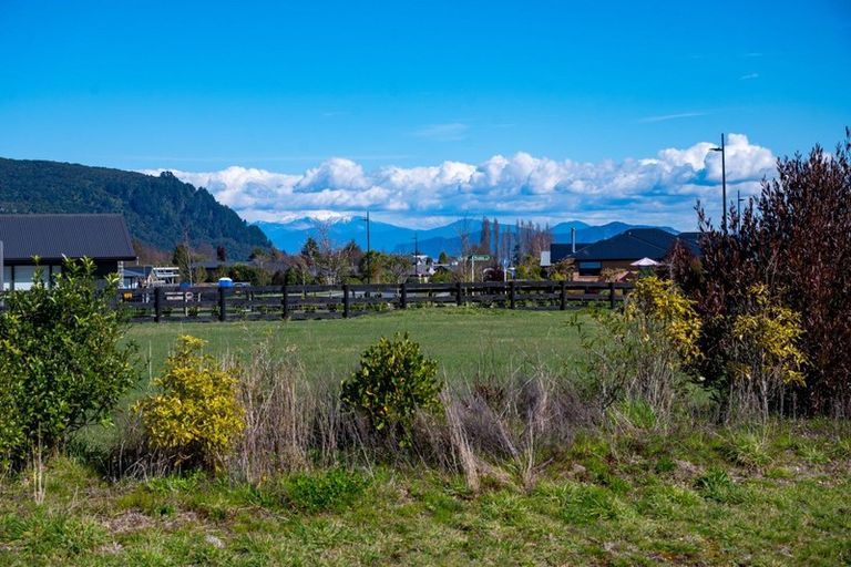 Photo of property in 2 Lancewood Way, Kinloch, Taupo, 3377