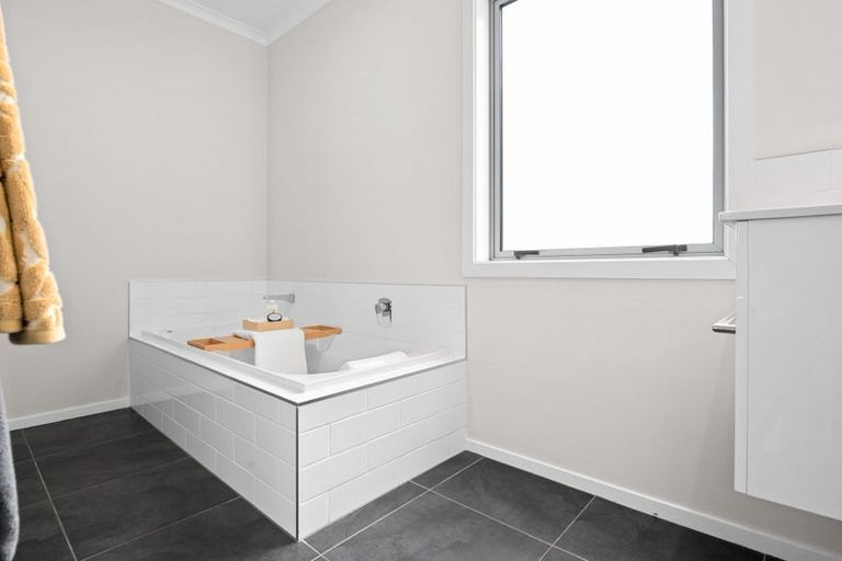 Photo of property in 12 Anna Jean Crescent, Flagstaff, Hamilton, 3210