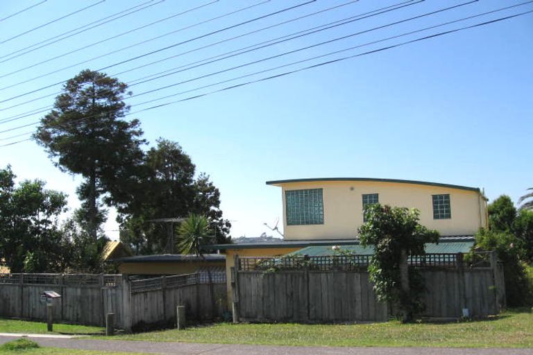 Photo of property in 801 East Coast Road, Northcross, Auckland, 0630