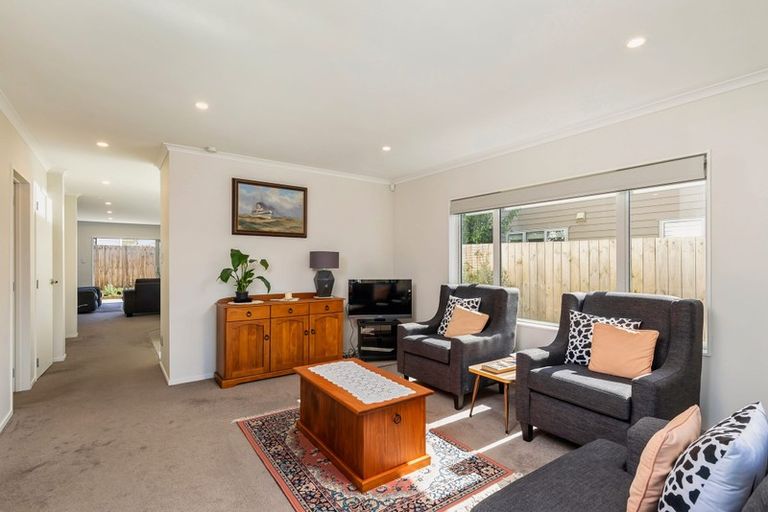 Photo of property in 6 Papahou Lane, Papatoetoe, Auckland, 2025