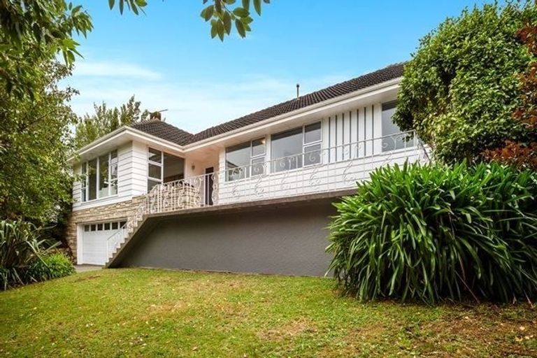 Photo of property in 3 Larsen Crescent, Tawa, Wellington, 5028