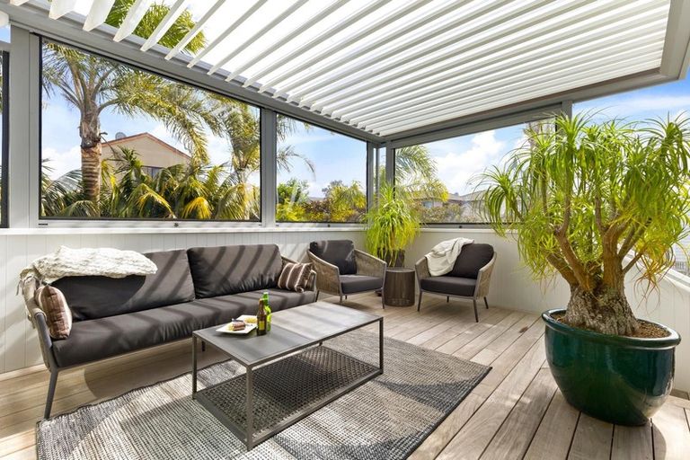 Photo of property in 32 Provence Esplanade, Te Atatu Peninsula, Auckland, 0610