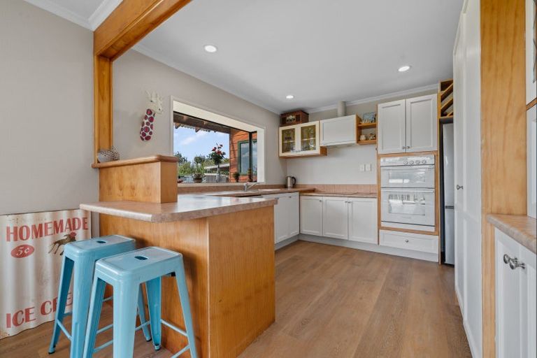 Photo of property in 537 Richmond Road, Lepperton, New Plymouth, 4373