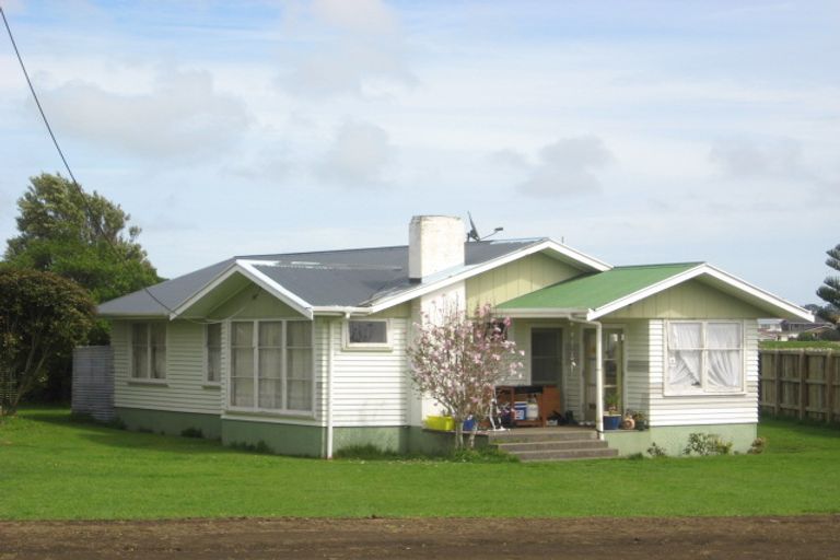 Photo of property in 69 Leslie Street, Waitara, 4320