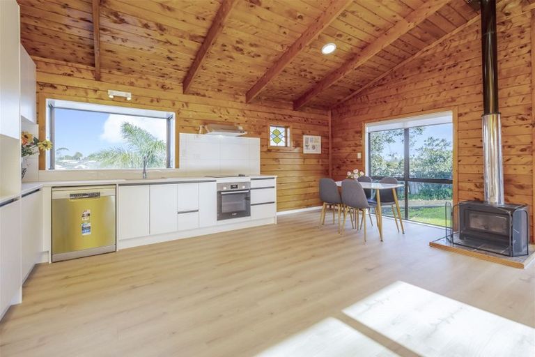 Photo of property in 60 Hamilton Drive, Waiuku, 2123