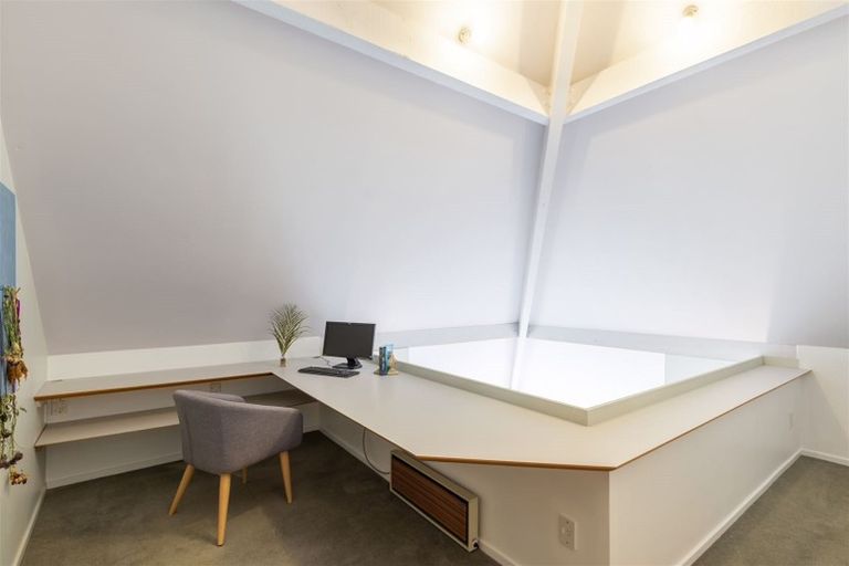 Photo of property in 2 Hobday Lane, Mount Pleasant, Christchurch, 8081