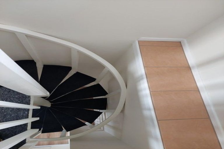 Photo of property in 7 Innes Way, Newlands, Wellington, 6037