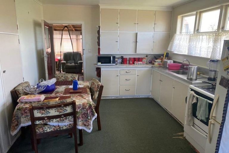 Photo of property in 12 Albany Street, Patea, 4520