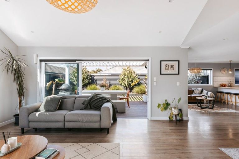 Photo of property in 28 Araroa Place, Papamoa Beach, Papamoa, 3118