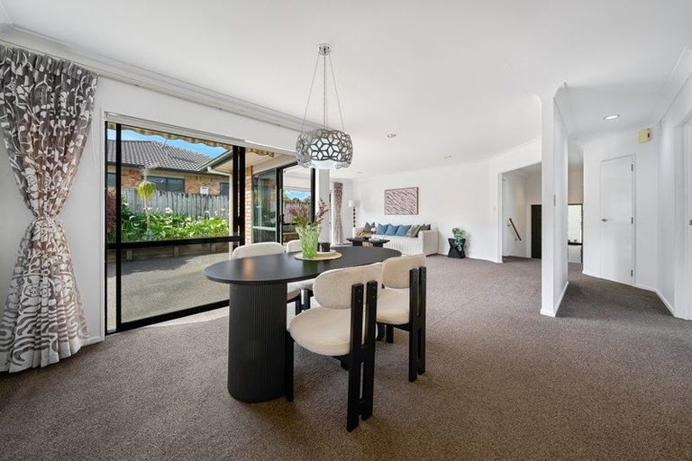 Photo of property in 20 Mackwell Road, Fairview Heights, Auckland, 0632