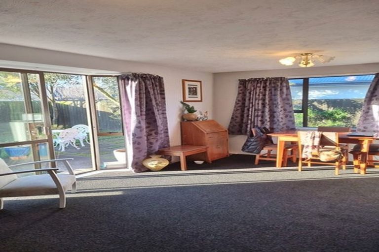 Photo of property in 12 Farm Lane, Parklands, Christchurch, 8083
