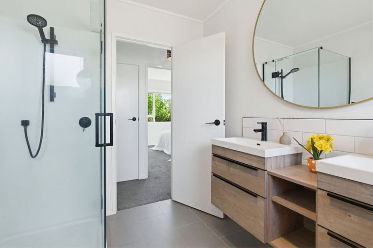 Photo of property in 1 Pleasant Road, Glen Eden, Auckland, 0602