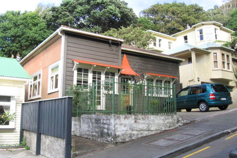 Photo of property in 35 Newman Terrace, Thorndon, Wellington, 6011