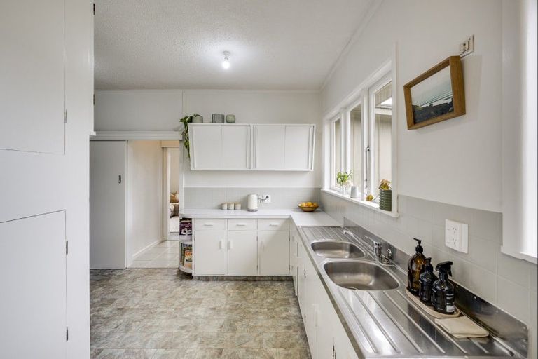 Photo of property in 24 Church Road, Taradale, Napier, 4112