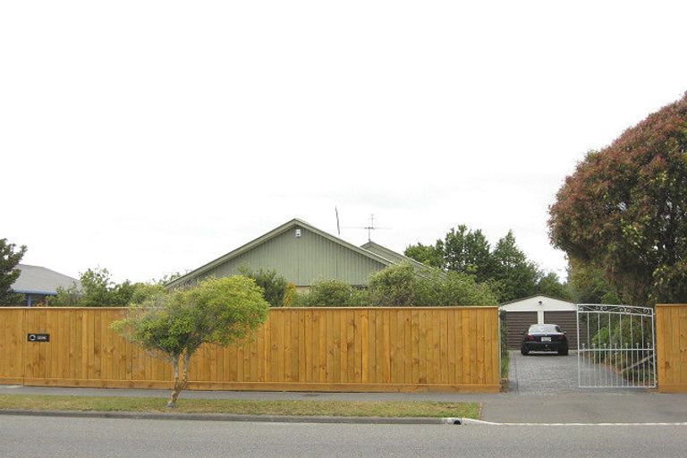 Photo of property in 27 Queenspark Drive, Parklands, Christchurch, 8083