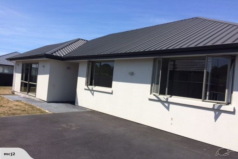Photo of property in 218 Wainoni Road, Avondale, Christchurch, 8061
