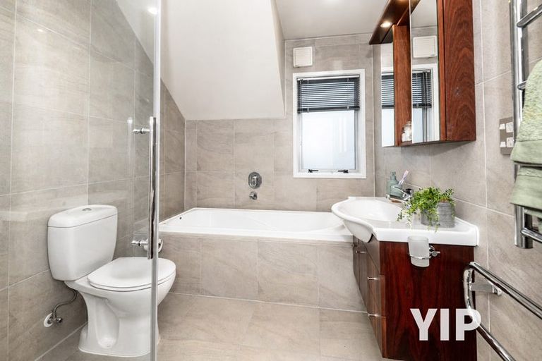 Photo of property in 41 Dress Circle, Newlands, Wellington, 6037