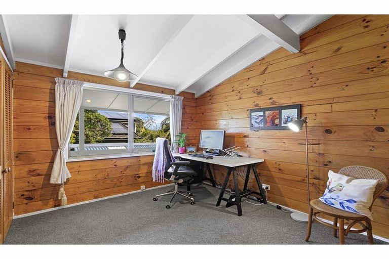 Photo of property in 8 Chestnut Grove, Maungaraki, Lower Hutt, 5010