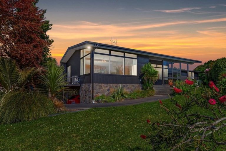 Photo of property in 345 Devonport Road, Tauranga, 3110