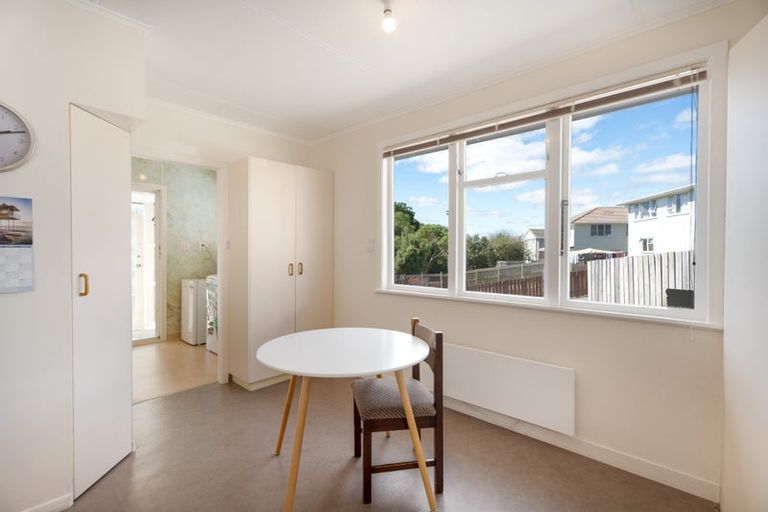 Photo of property in 34 Takapuwahia Drive, Takapuwahia, Porirua, 5022