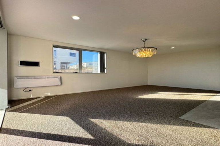 Photo of property in 21 Kirikiri Drive, Papakura, 2110