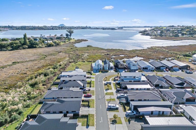 Photo of property in 11 Hinaki Street, Poike, Tauranga, 3112