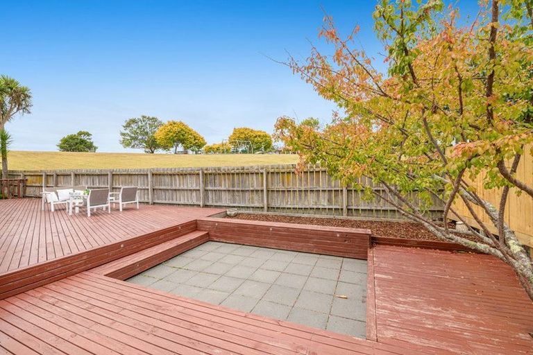 Photo of property in 2/39 Rifleman Rise, Unsworth Heights, Auckland, 0632