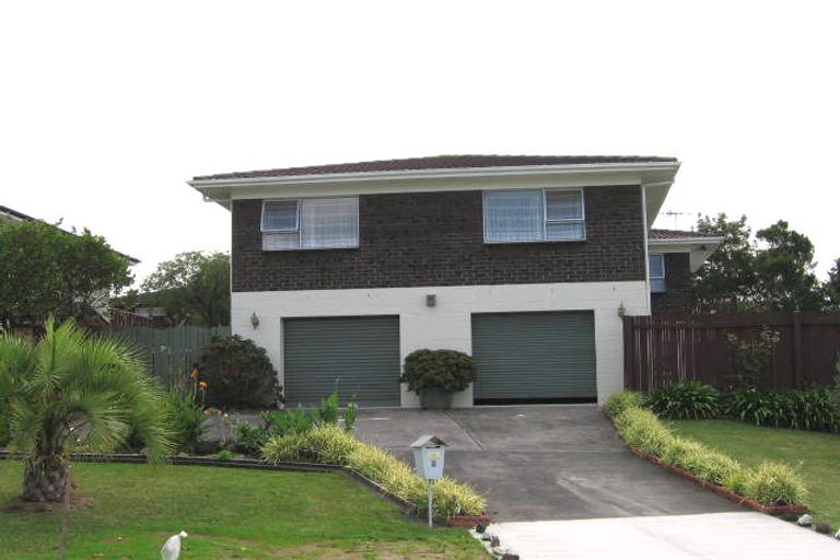 Photo of property in 9 Darlington Place, Glendene, Auckland, 0602