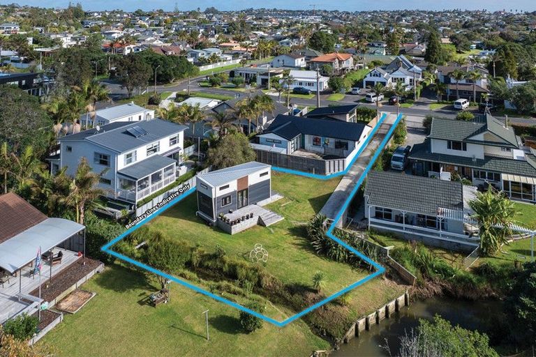 Photo of property in 17a Marie Avenue, Red Beach, 0932