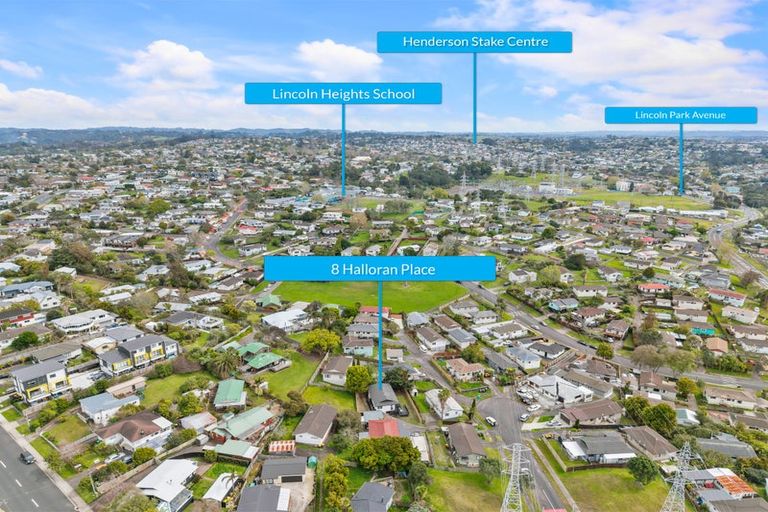 Photo of property in 8 Halloran Place, Massey, Auckland, 0614