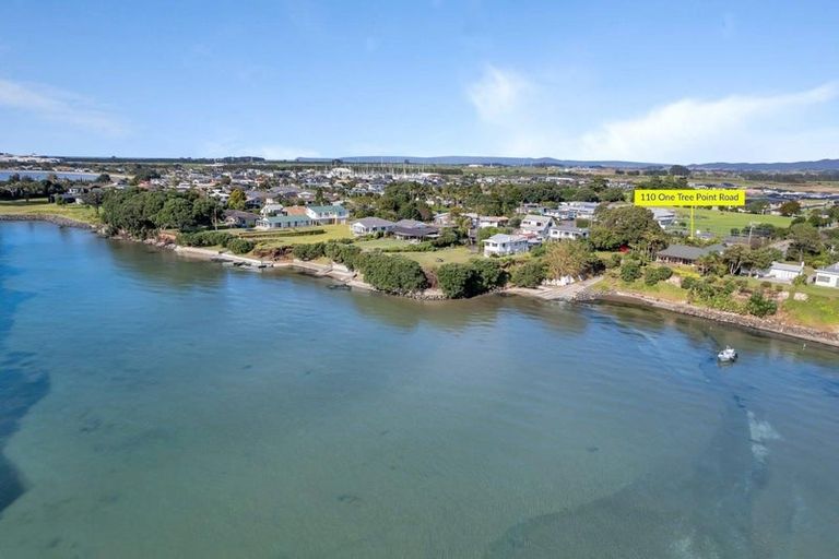 Photo of property in 110 One Tree Point Road, One Tree Point, 0118