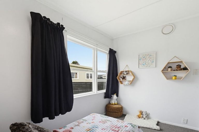 Photo of property in 4 Ashton Terrace, Castlecliff, Whanganui, 4501