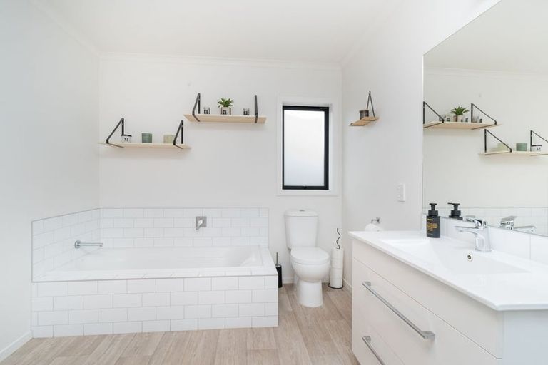 Photo of property in 6 Wescombe Grove, Feilding, 4702