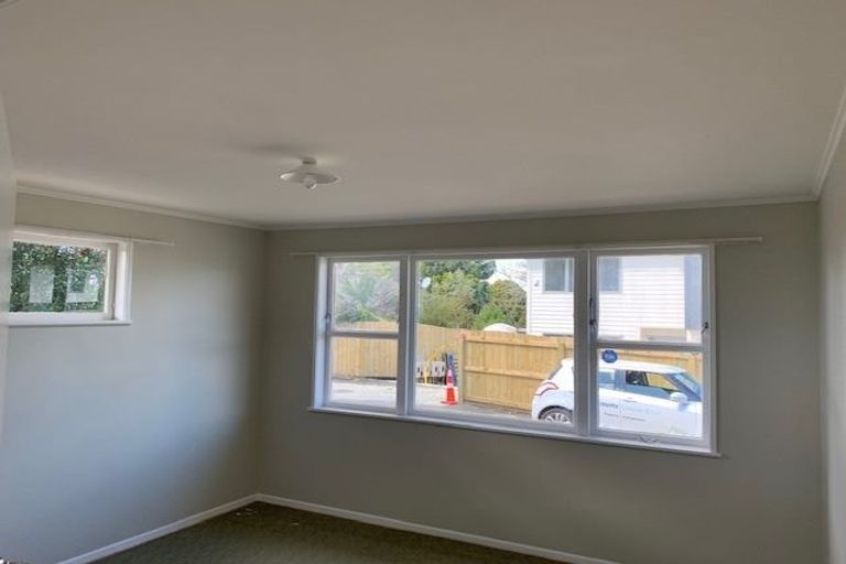 Photo of property in 1/165 Chivalry Road, Glenfield, Auckland, 0629