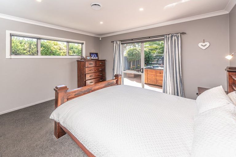 Photo of property in 18 Golf Vue Place, Castlecliff, Whanganui, 4501