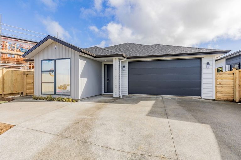 Photo of property in 1 Vintry Drive, Kumeu, 0810
