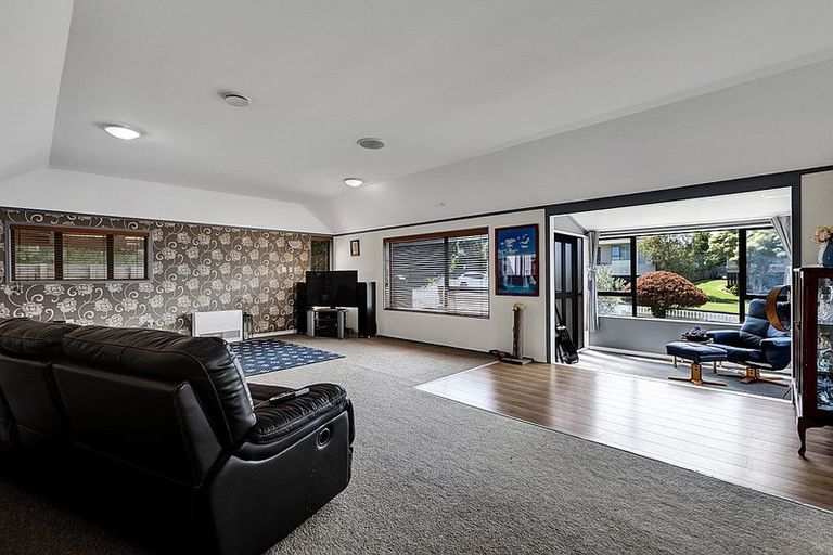 Photo of property in 24 Tiverton Crescent, Whalers Gate, New Plymouth, 4310