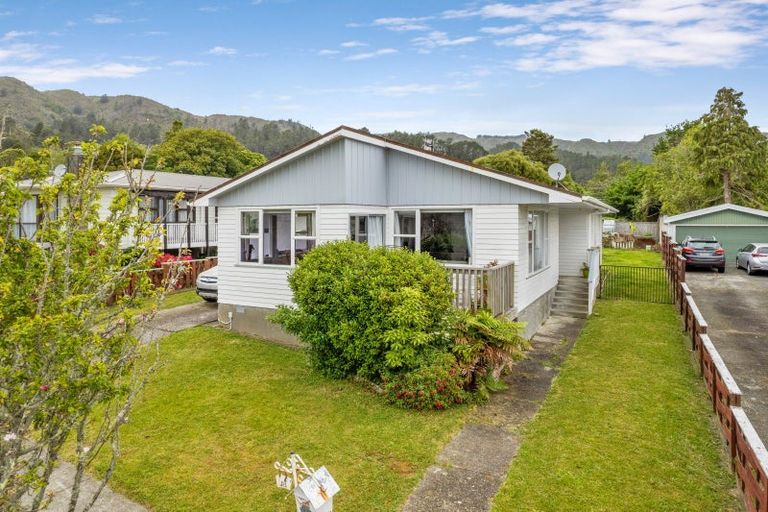 Photo of property in 18 Tanekaha Street, Stokes Valley, Lower Hutt, 5019