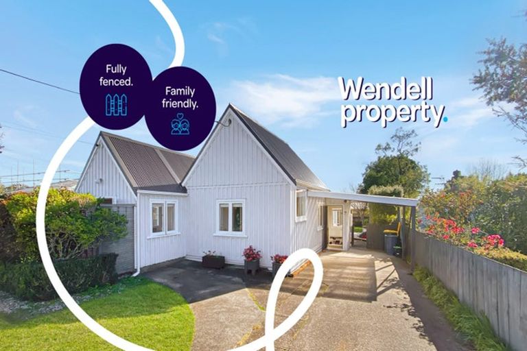 Photo of property in 74 Ferry Parade, Herald Island, Auckland, 0618