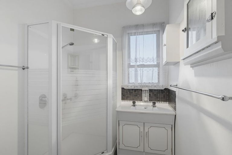 Photo of property in 72 Ferry Road, Clive, 4102